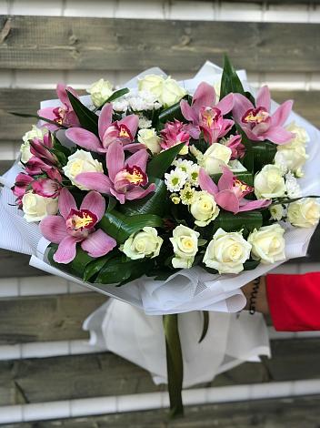Букет цветов из: Розы и Хризантемы в Быкогорке