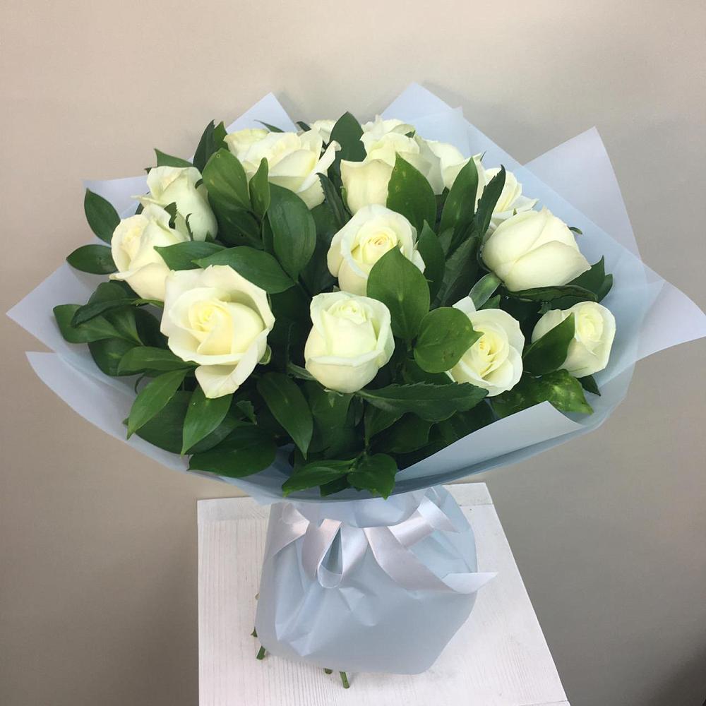 Букет 15 Белых роз Проуд в Быкогорке