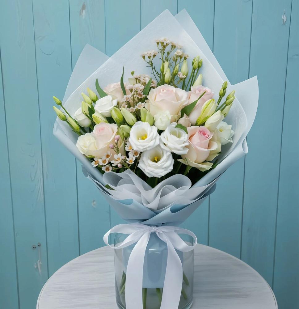 Букет цветов из: Розы и Лизиантусы в Быкогорке