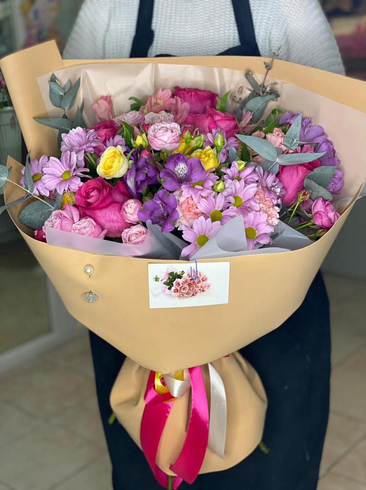 Букет цветов из: Хризантемы, Гвоздики и Альстромерии в Быкогорке