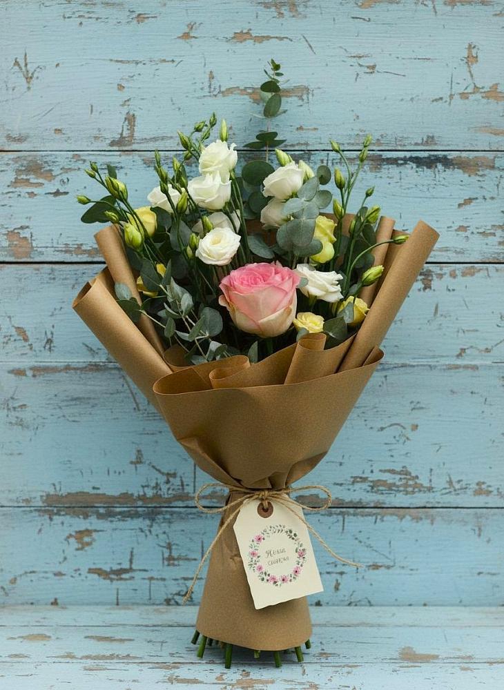 Букет цветов из: Розы и Лизиантусы в Быкогорке