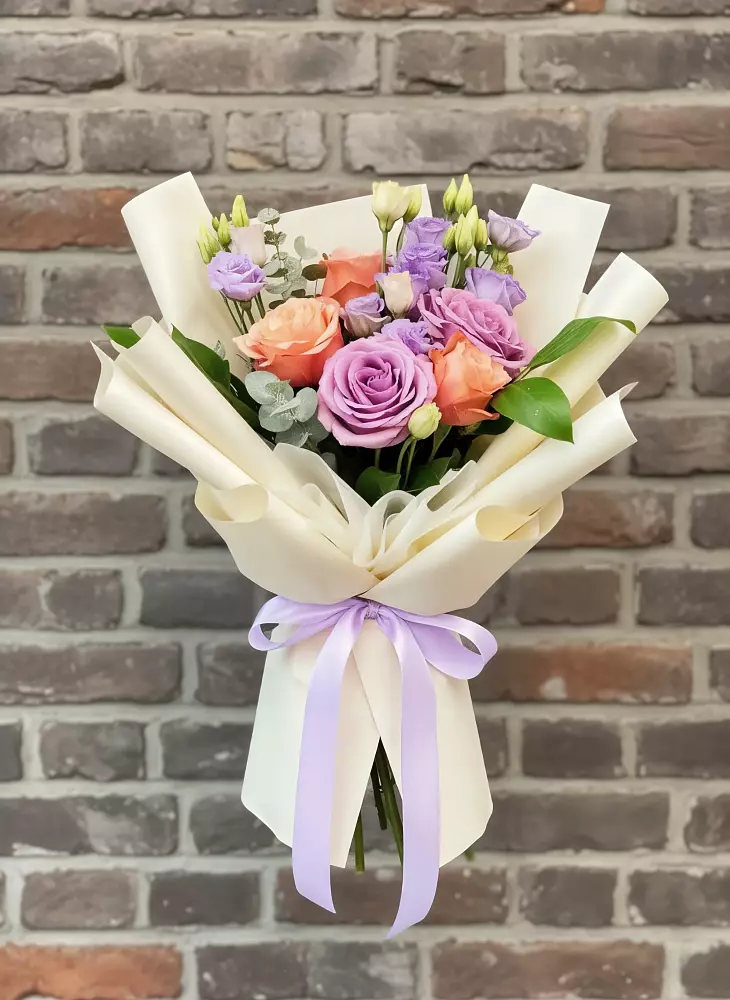 Букет цветов из: Лизиантусы и Розы в Быкогорке