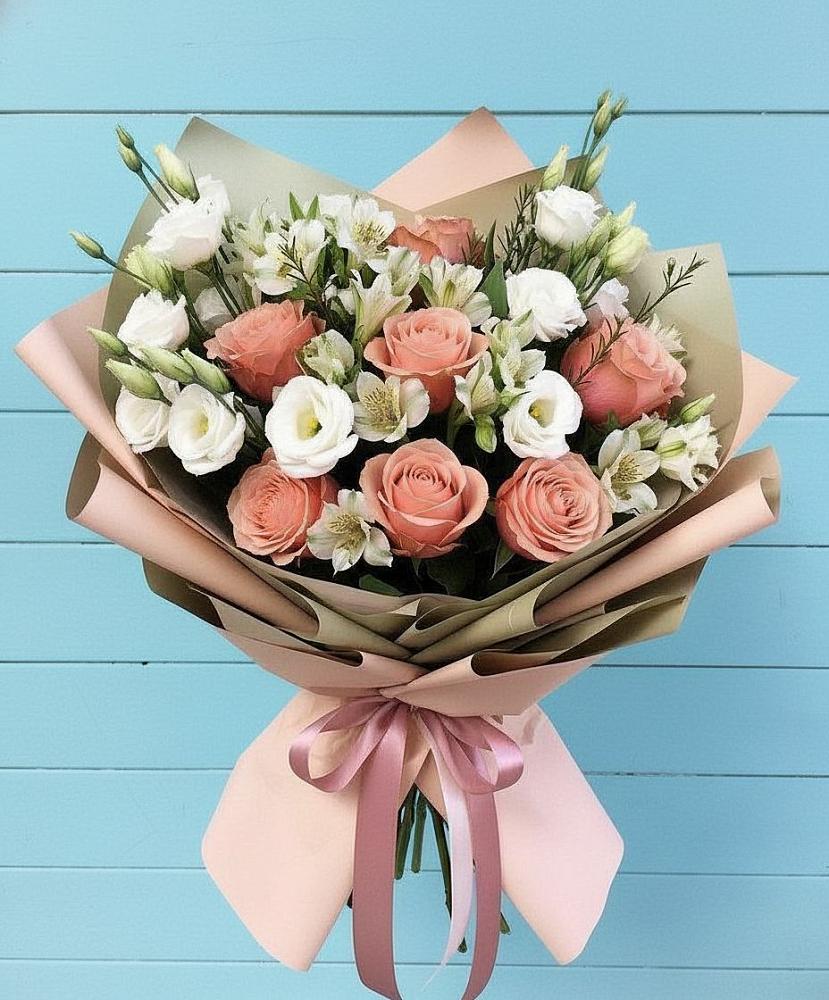 Букет цветов из: Розы, Альстромерии и Лизиантусы в Быкогорке