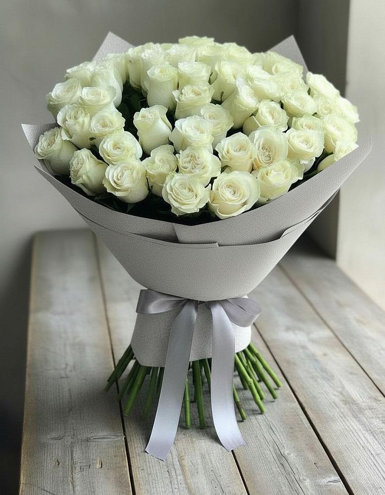 Букет 35 Белых роз в Быкогорке