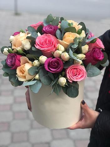 Цветочная композиция из Розы в шляпной коробке в Быкогорке