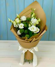 Букет цветов из:  Хризантемы и Лизиантусы в Быкогорке