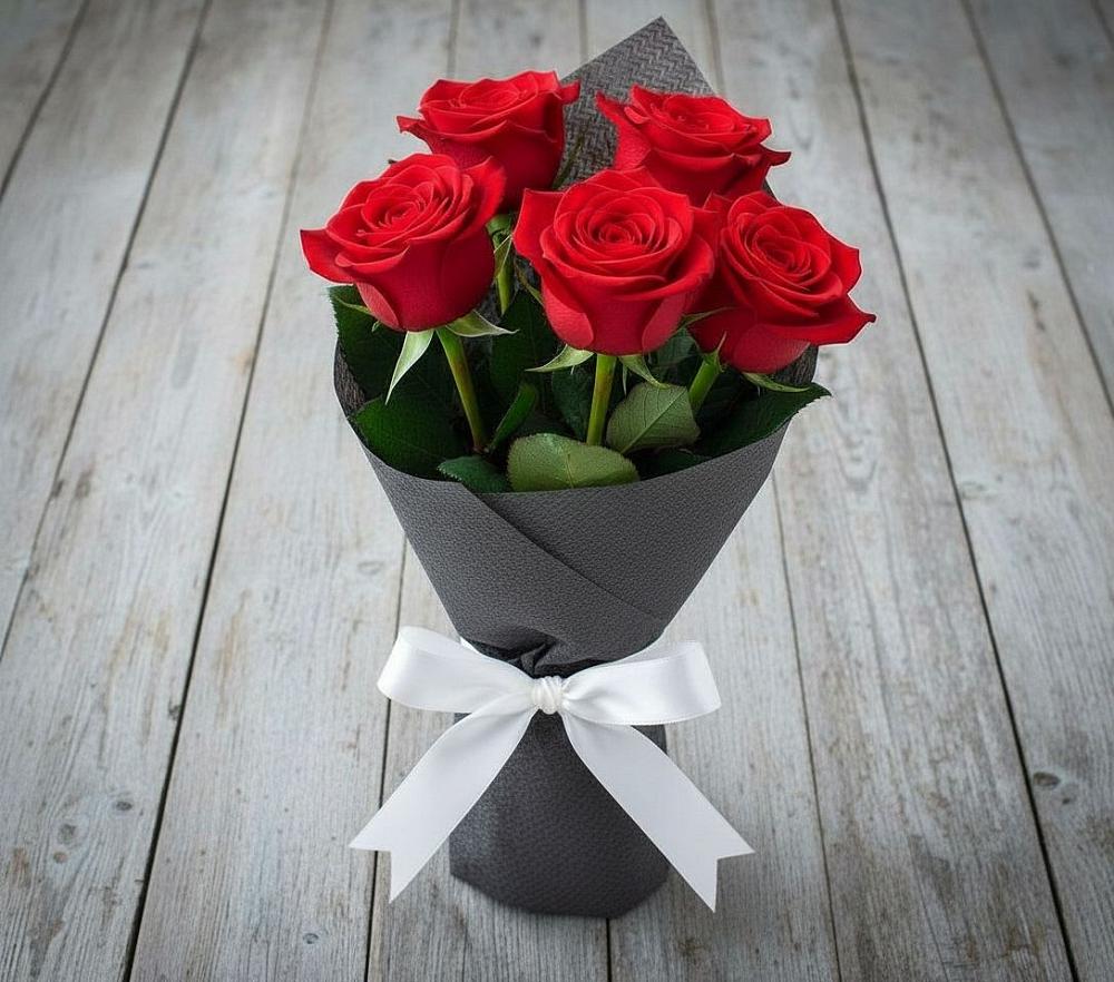 Букет 5 Красных роз Эдлесс Лав в Быкогорке