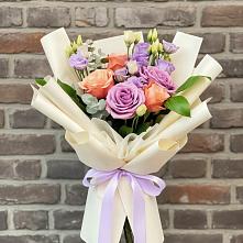 Букет цветов из:  Лизиантусы и Розы в Быкогорке