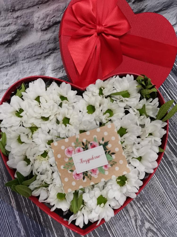 Цветочная композиция из Хризантемы в виде сердца в Быкогорке