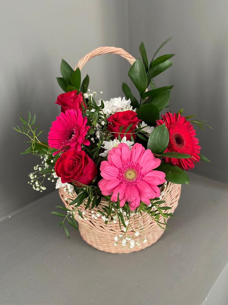 Цветочная композиция из Розы, Хризантемы и Герберы в корзине в Быкогорке