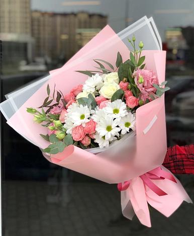 Букет цветов из: Розы, Лизиантусы и Хризантемы в Быкогорке