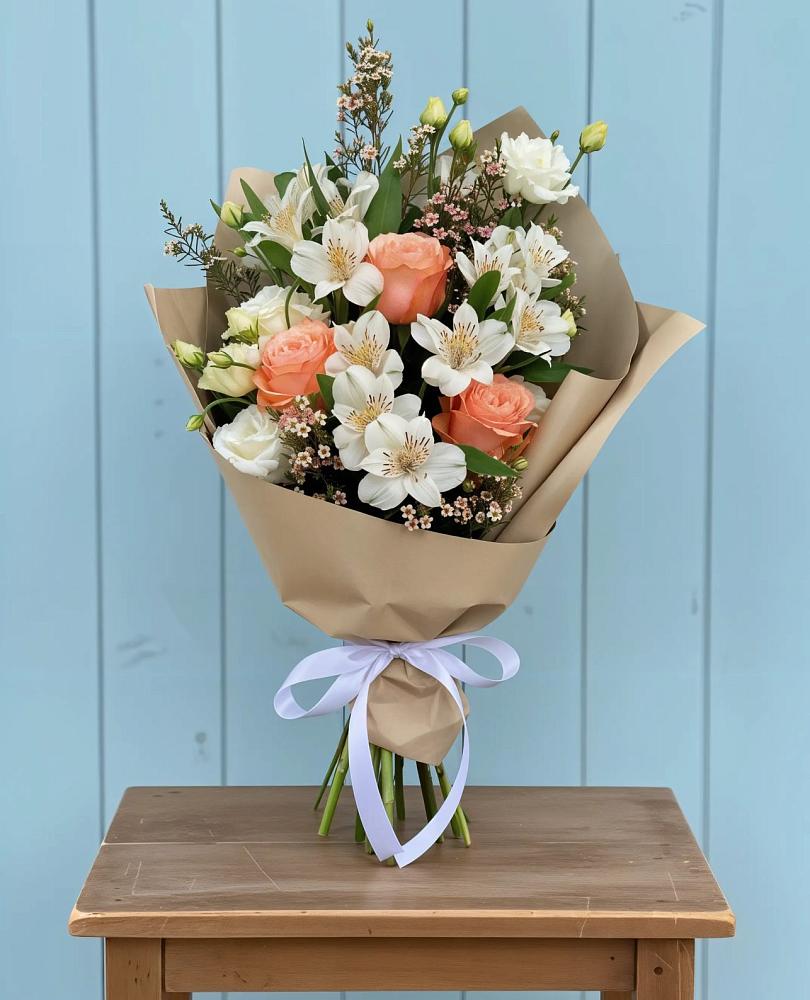 Букет цветов из: Альстромерии, Лизиантусы, Розы и Хризантемы в Быкогорке