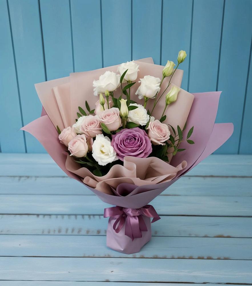 Букет цветов из: Розы и Лизиантусы в Быкогорке